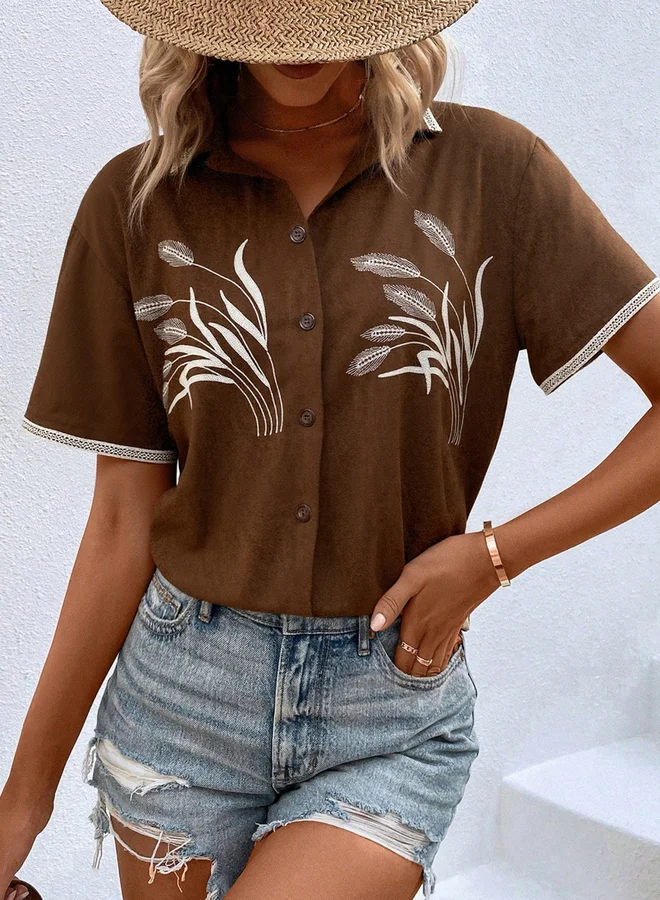 تايك تو قميص نسائي بطبعة أوراق شجر بقصة عادية